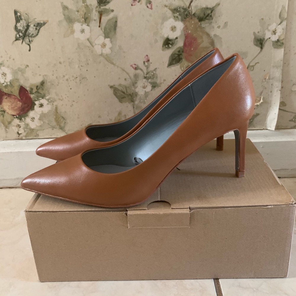 NWT Zara Brown Leather Pumps